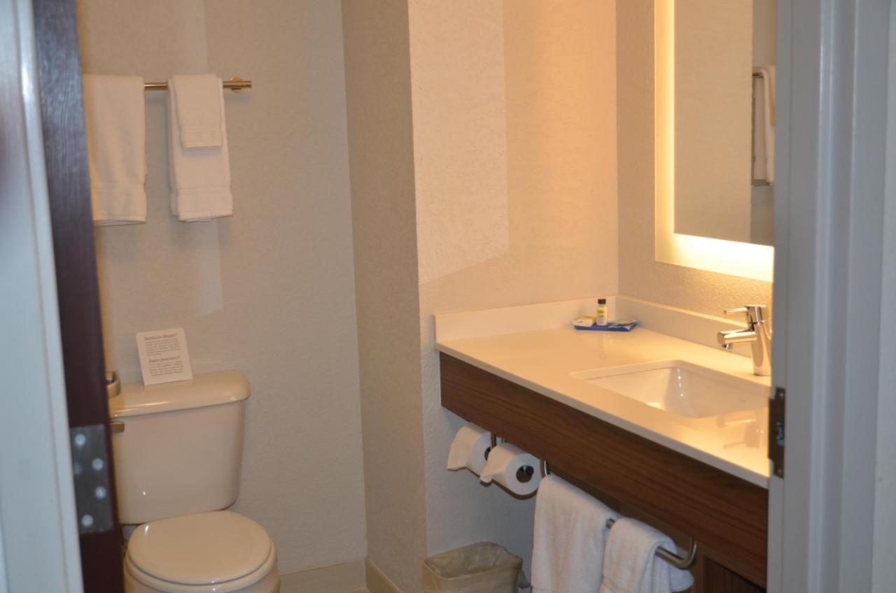 Holiday Inn Express Hotel & Suites Rochester By Ihg Exterior foto