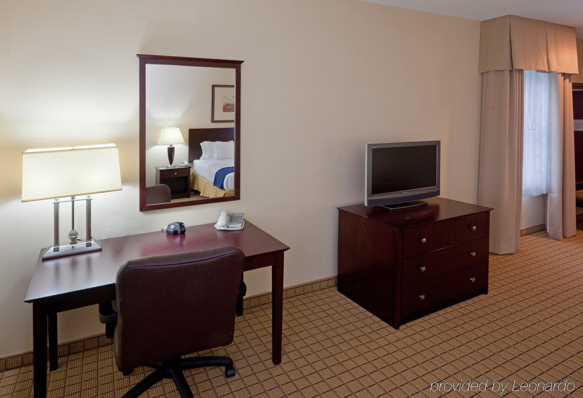 Holiday Inn Express Hotel & Suites Rochester By Ihg Habitación foto